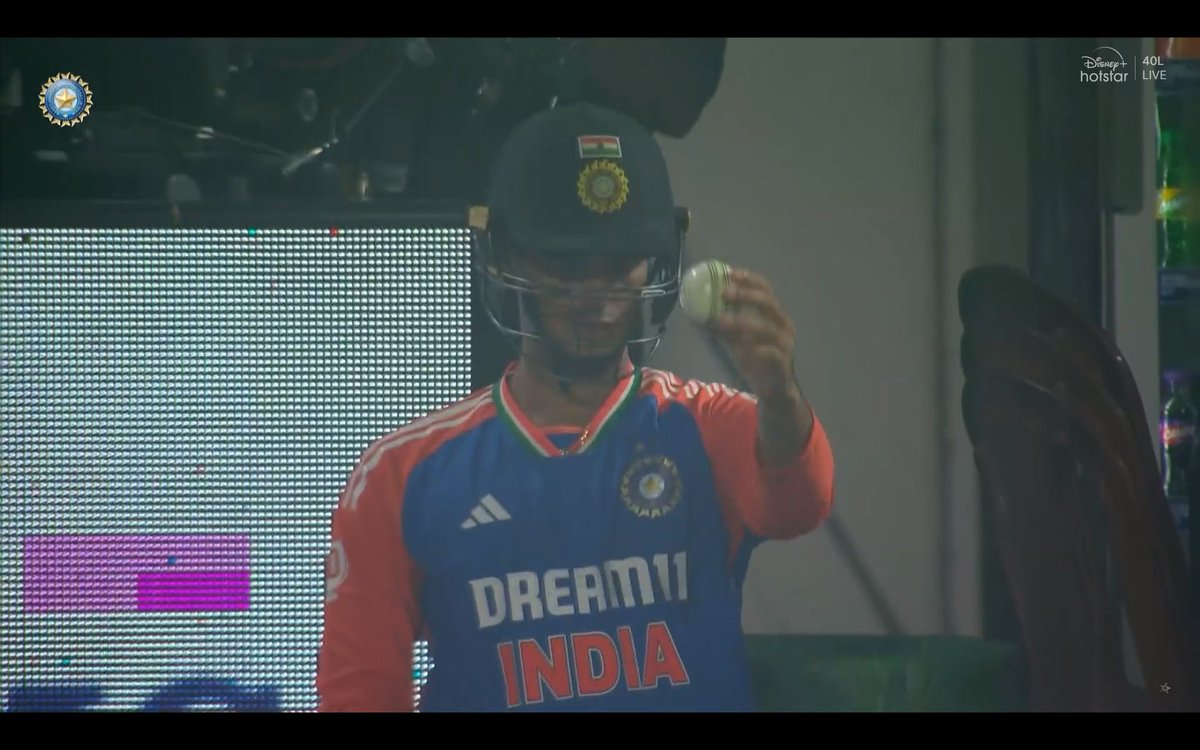 CricCrazyJohns's tweet photo. 6,6 BY ABHISHEK SHARMA AGAINST WOOD...!!!! 🔥 https://t.co/rdQxWEzTyz