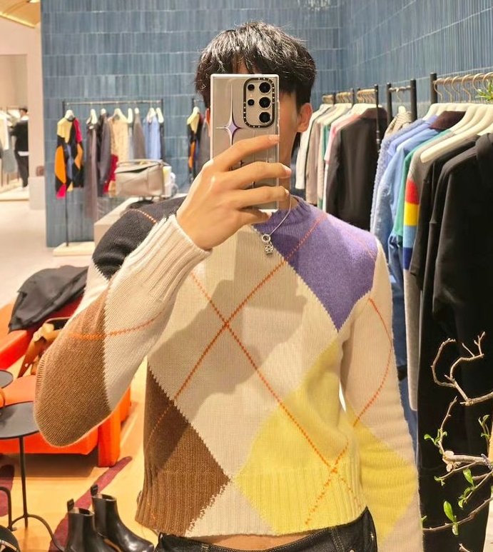 justtheotherK's tweet photo. Selfies with Samsung - Tay Edition ✨️

TAY WITH THE NEW GALAXY
#GalaxyxTayTawan #GalaxyAI      
#GalaxyUnpacked #TeamGalaxy @Tawan_V https://t.co/Ob0xcbZxRA