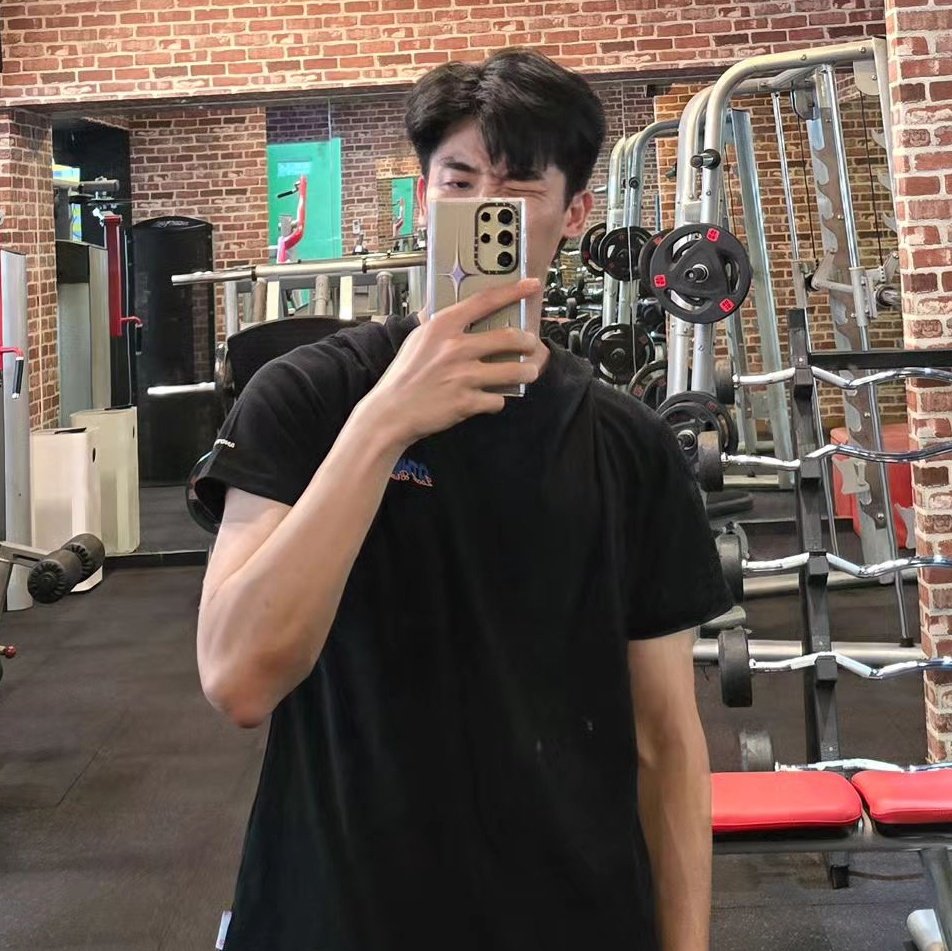 justtheotherK's tweet photo. Selfies with Samsung - Tay Edition ✨️

TAY WITH THE NEW GALAXY
#GalaxyxTayTawan #GalaxyAI      
#GalaxyUnpacked #TeamGalaxy @Tawan_V https://t.co/Ob0xcbZxRA