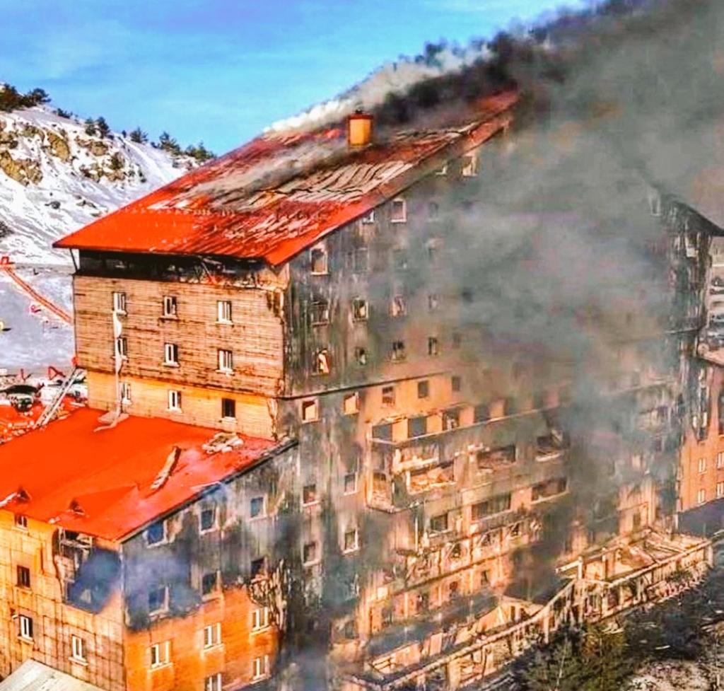 Bolu Kartalkaya’da meydana gelen otel yangınında hayatını kaybeden 76 vatandaşlarımıza Yüce Allah’tan rahmet, yaralılarımıza acil şifalar diliyorum.
Başımız sağ olsun Türkiye'm... 🇹🇷🥺