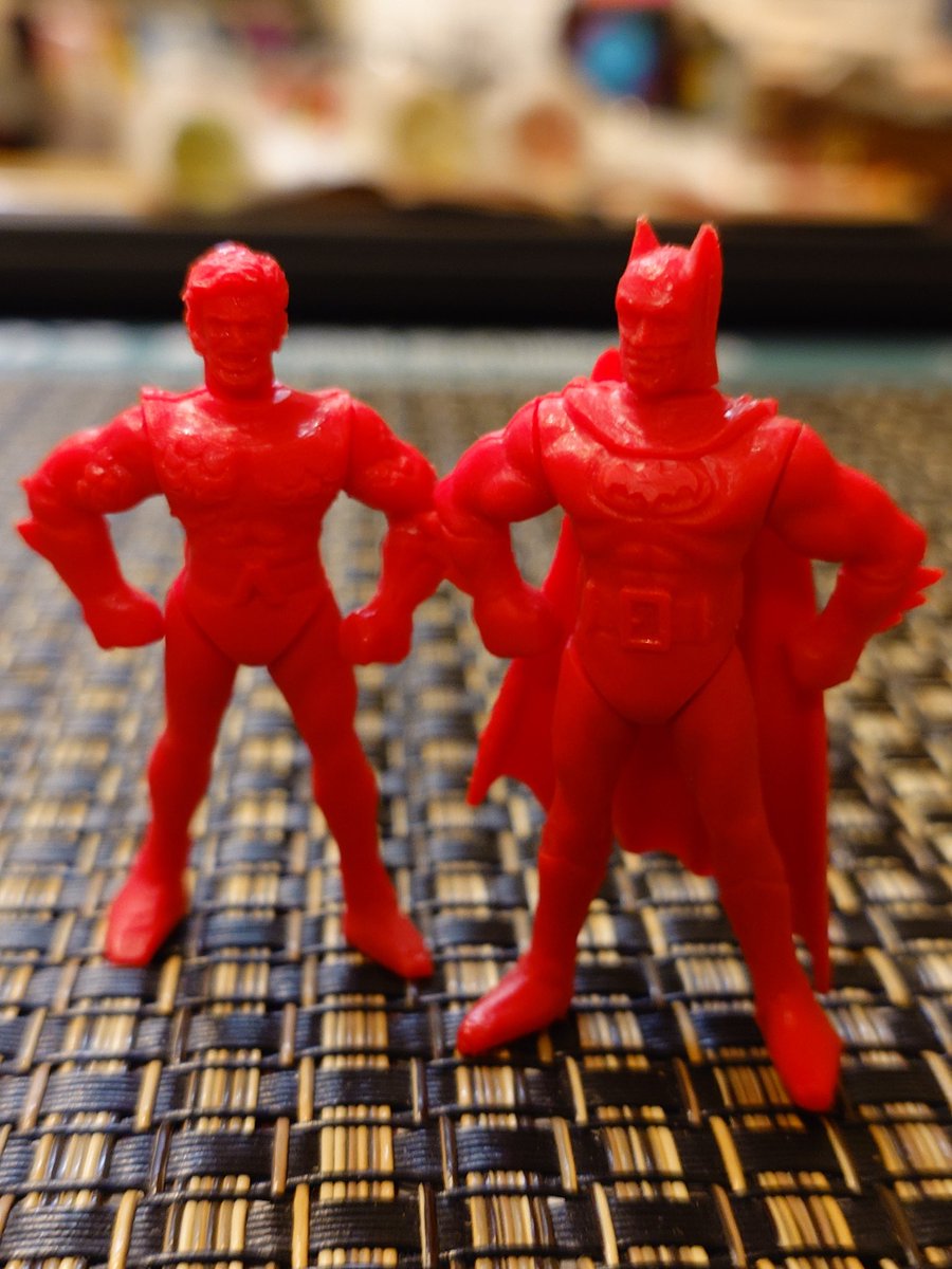 yasuoSu70339660's tweet image. ケロッグのオマケだよ😉
バットマン
アクアマン

#ケロッグ
#Kellogs