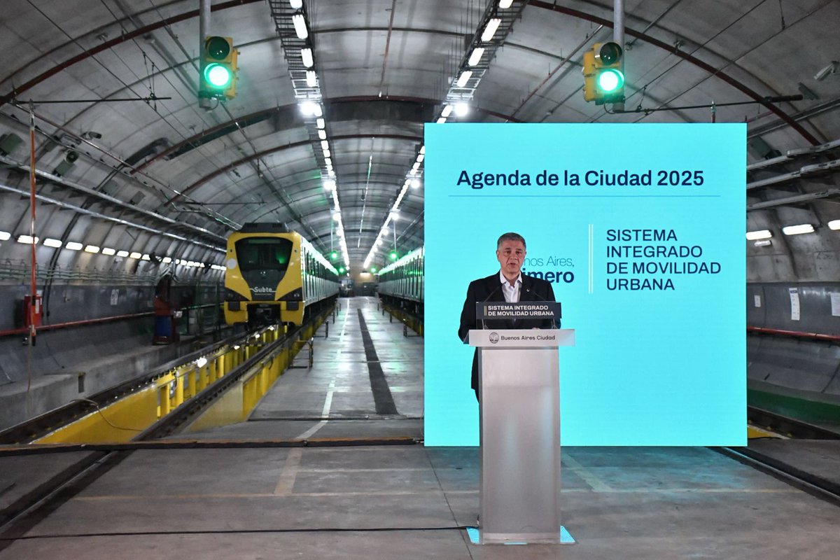UN SISTEMA DE MOVILIDAD MODERNO, INTEGRADO Y SEGURO

Estamos transformando la forma de movernos en la Ciudad, para que sea más rápido, más seguro y más cómodo.

🚇 214 nuevos coches 0 km para las líneas A, B y C del subte. La inversión más importante de la Ciudad en 7 años.

💳