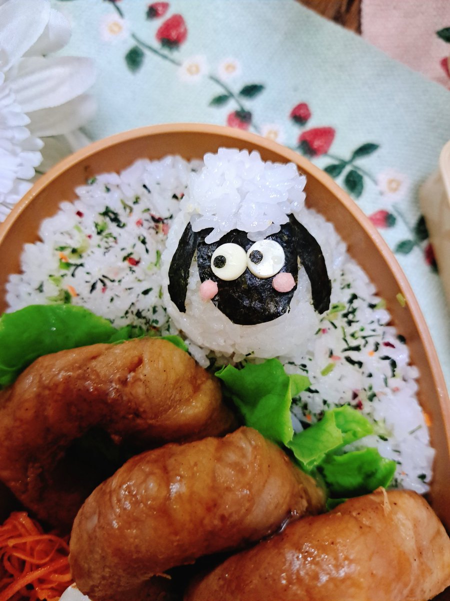 ひつじのショーン小にぎり弁当⭐
トンデリングと共に♪

ショーン好き🥰♥

#お弁当記録　#ひつじのショーン