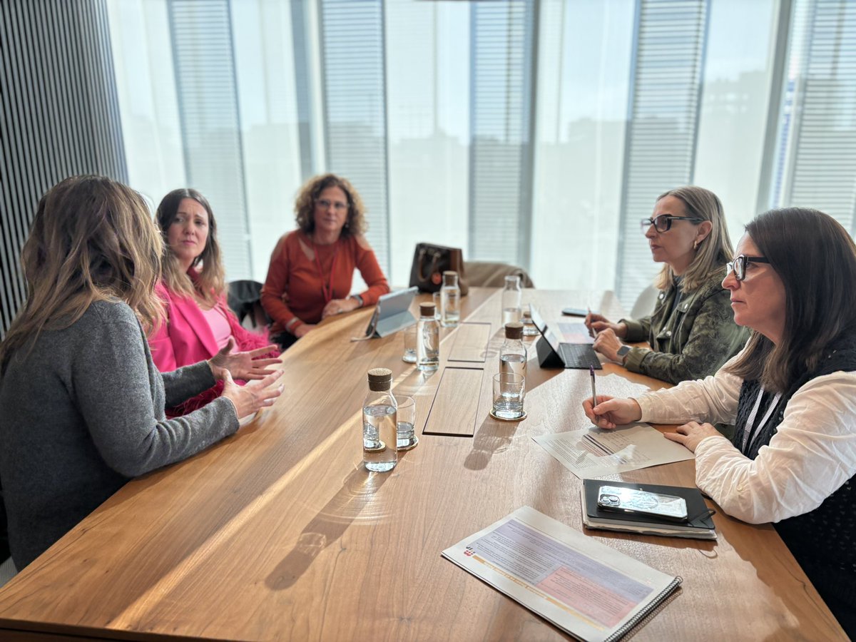 Eva Menor tweet media