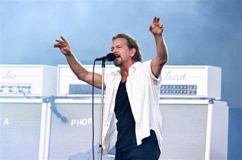I could be wrong but isn’t that self-aggrandizing Pearl Jam frontman Eddie Vedder giving a double Nazi salute?