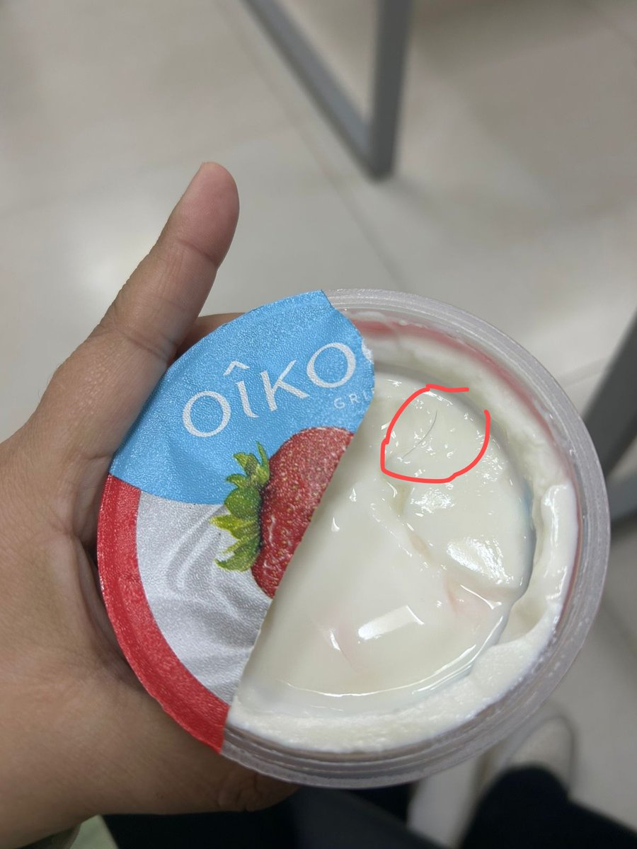 poleets's tweet photo. @OikosMexico @Danone  ¿Que onda aqui? abrí mi yogurt y me salio un cabello. No tienen cuidado en sus estándares de calidad?  o que pasó? https://t.co/JU0P2XSeGf