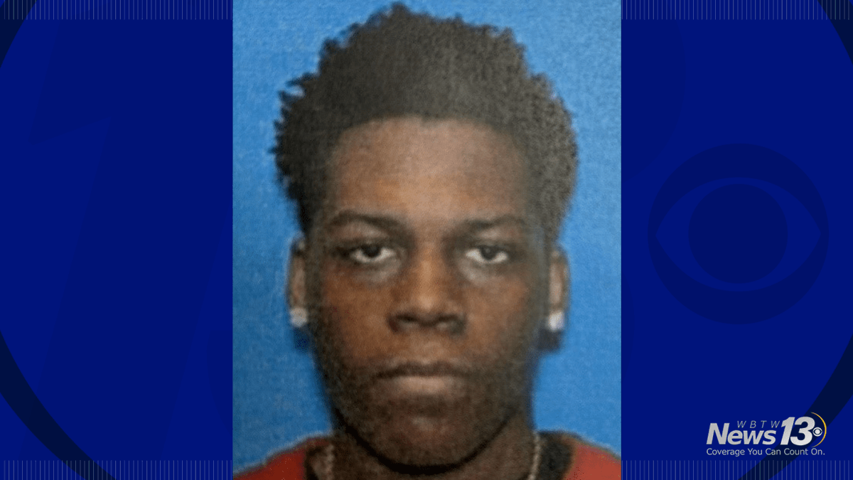 WBTWNews13's tweet photo. JUST IN: Teenager wanted in deadly Lumberton Walmart shooting captured in Chicago, police say
https://t.co/u6HdaCjDGA https://t.co/W2XiAqG7SD