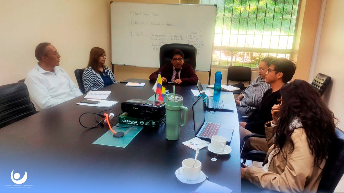 #Infórmate
La Dirección de Vinculación de <a href="/lacentralec/">Universidad Central del Ecuador</a>  se reunió con delegados del área social del GAD de Cayambe. Se presentó una propuesta para analizar la factibilidad de incluir proyectos de vinculación en los programas sociales del GAD. 

#SoyVinculación