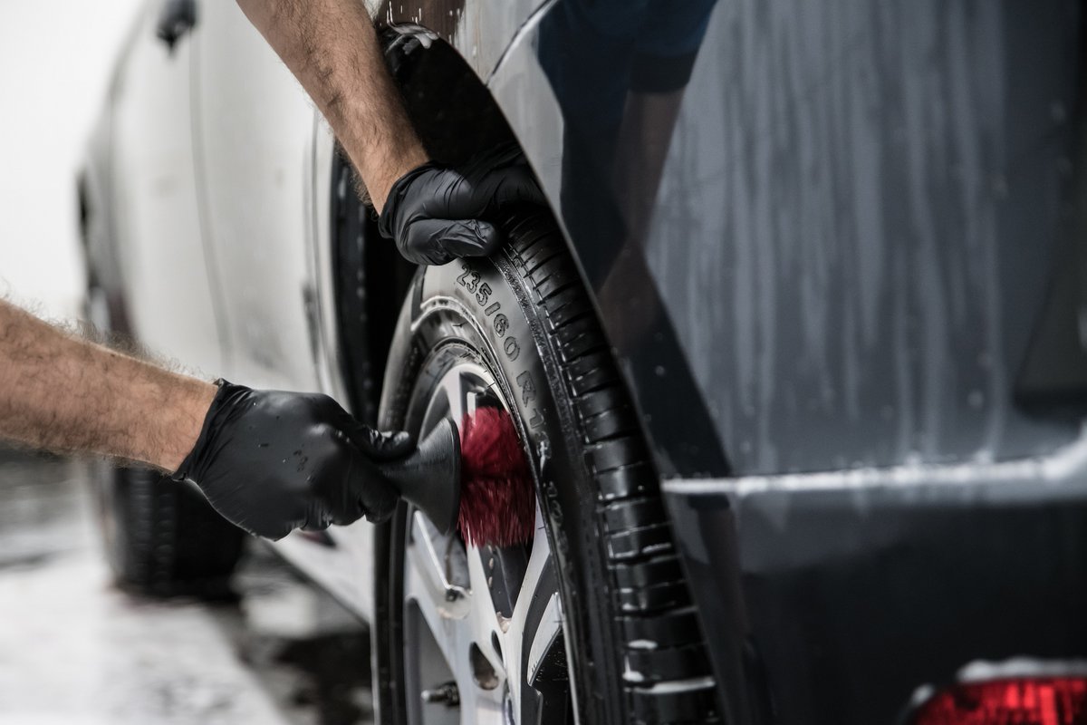 ClassicShineCT's tweet image. Experience the luxury of a hand-cleaned car with Classic Shine of Greenwich Auto Detailing. Our attention to detail will leave your car shining like never before. Book your appointment today at classicshine.com or call (203) 629-8077. #ExteriorDetailing #ProtectYourCar ...