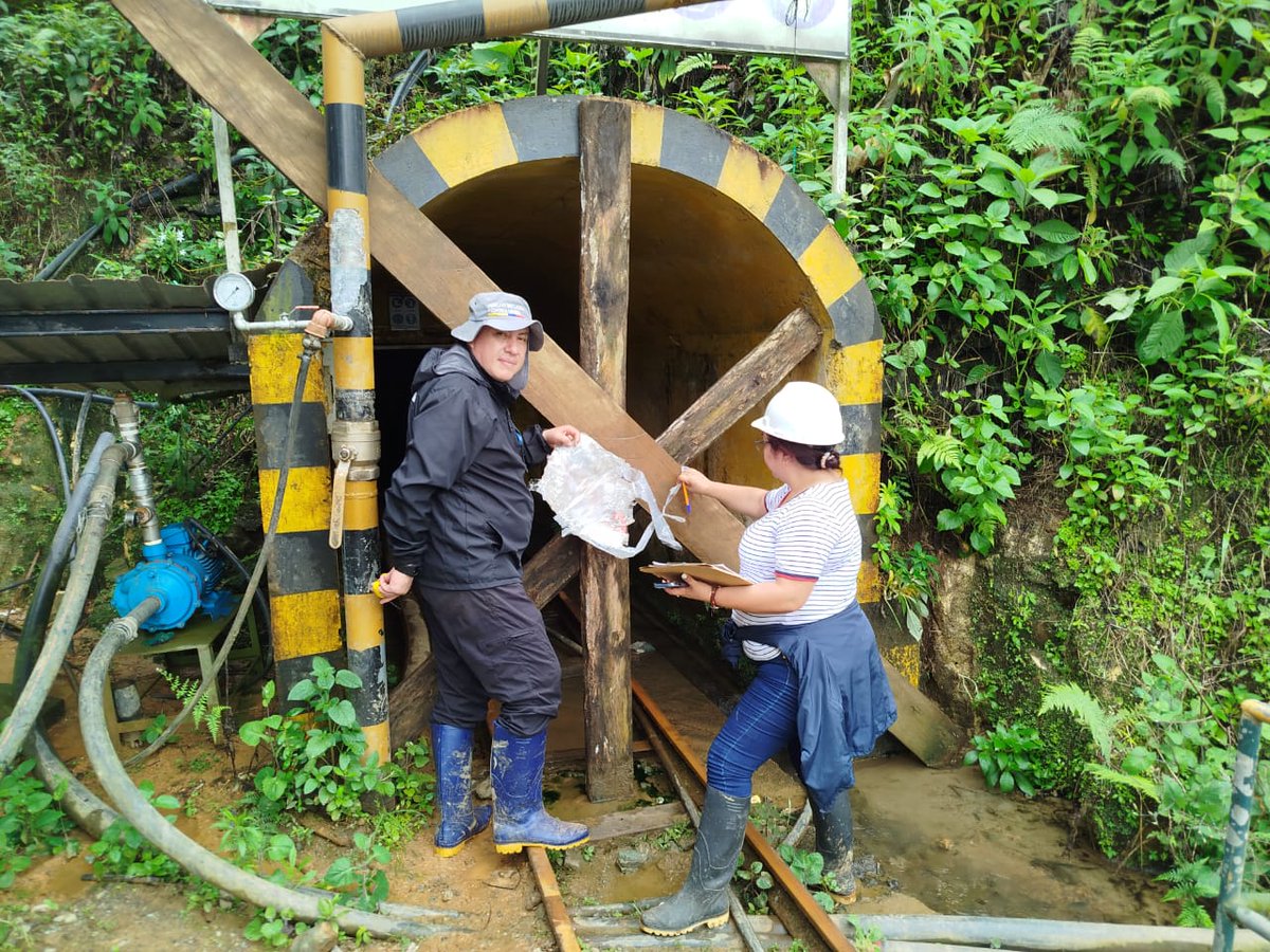 ARCOM_Ecu's tweet photo. 🛠️ ARCOM - Dirección Distrital Chimborazo
Inspeccionamos 23 frentes de trabajo en #LaManá, Cotopaxi, y levantamos sellos de suspensión tras verificar el cumplimiento de la normativa minera. Seguimos trabajando por una minería legal y responsable. ✅ #ControlMinero #ARCOMEnAcción https://t.co/muRHWe63VW