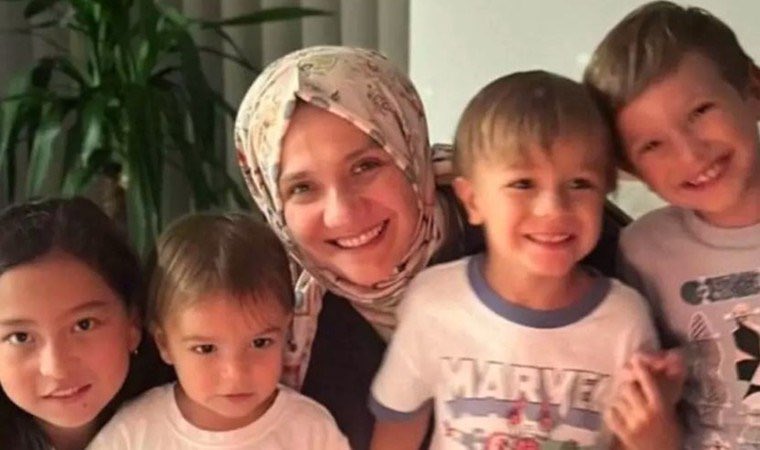 Beni en çok yaralayan bu ailenin hikayesi oldu.

3 çocuğu olmasına rağmen D.Türkistanlı yetim bir kızı evlat edinmişler ve onu kendi çocuklarından ayırmadan tatile götürmüşler.

Rabbim seni yetim ve aynı zamanda yetimlerin babası olan Muhammed Mustafa’ya (as) komşu kılsın. Amin,