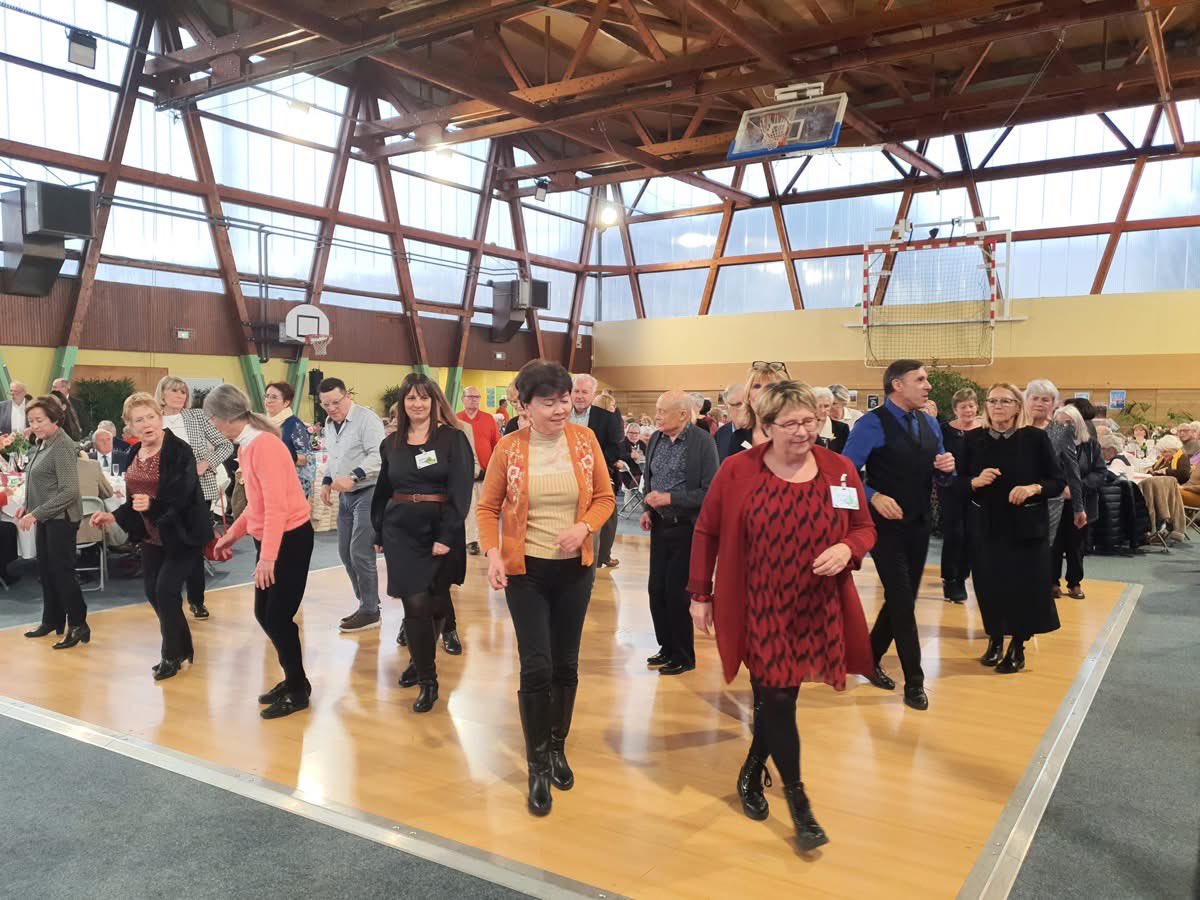 [REPAS DE L’AMITIÉ]
De très beaux moments partagés avec nos seniors lors du repas de l’amitié des 18 et 19 janvier ! 🎉
Convivialité, dégustation et danses au programme !
#LePecq