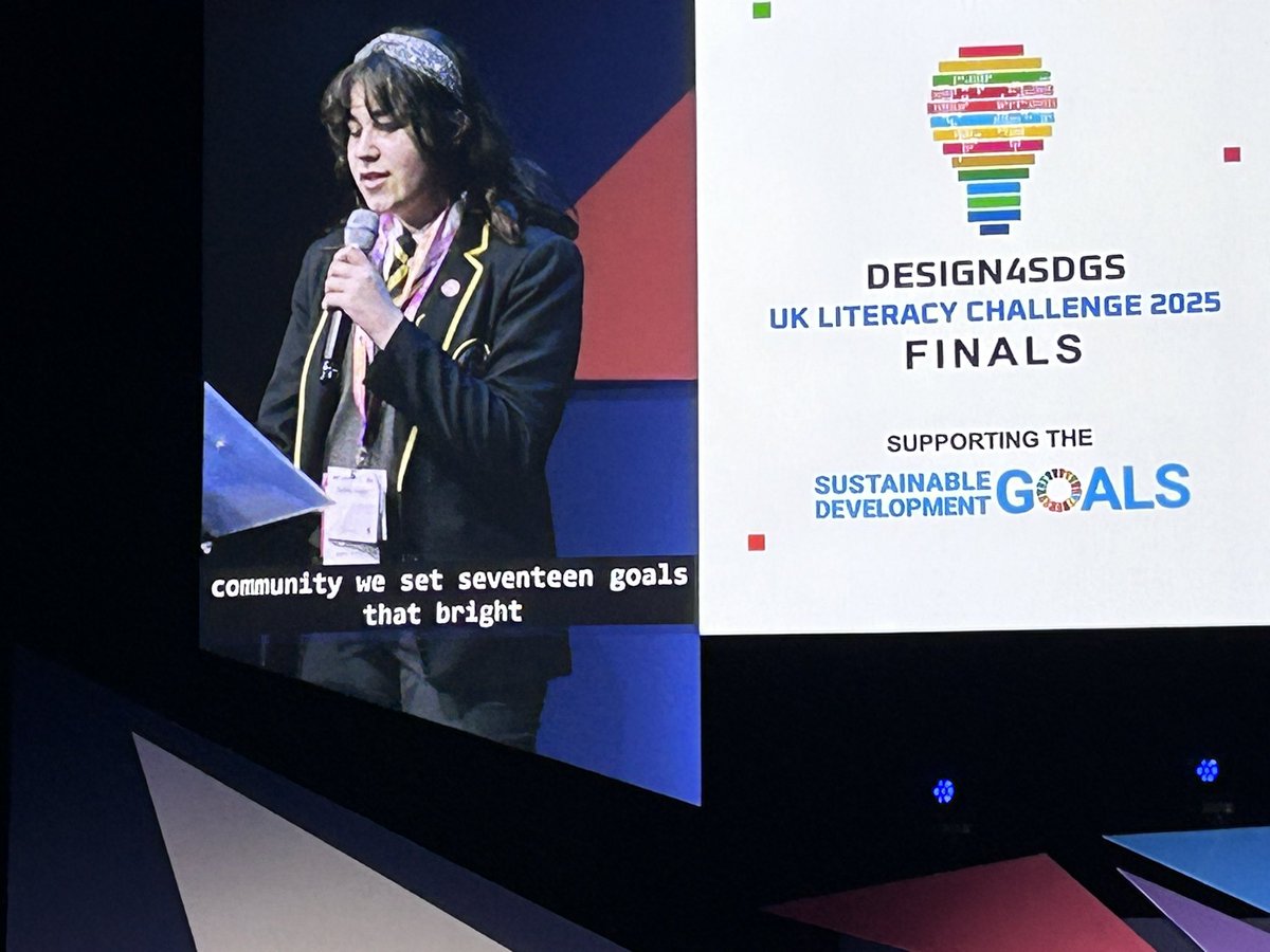 Amazing to see a <a href="/PutteridgeHSch/">PutteridgeHighSchool</a> student take this HUGE stage at Design4SDGs BETT <a href="/DavidGraham_PHS/">David Graham</a> <a href="/ChilternLT/">Chiltern Learning Trust</a> <a href="/Mr_S_James/">Simon James</a>