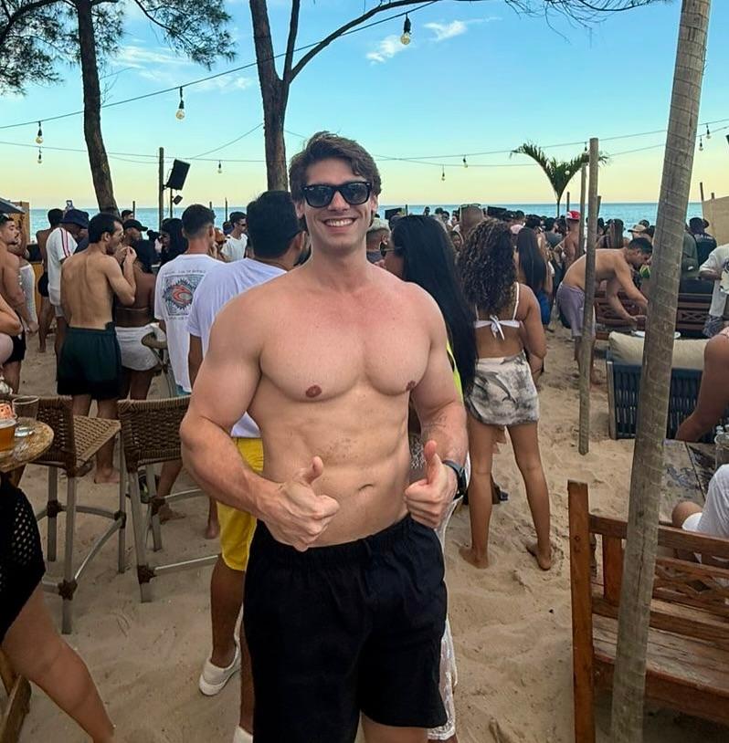 truecavill's tweet image. Cícero é extremamente gostoso! Pqp!