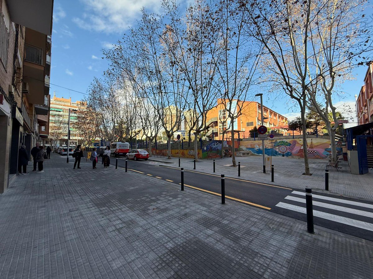 ✅ Arrenca la segona fase del 4×100%, el projecte de millora de l’espai públic d’#Esplugues

Inclou una seixantena d'actuacions com reformes de carrers, reparacions de voreres i nous espais d'ombres en places i parcs.

🗞️ Consulta la notícia: esplugues.cat/tm47