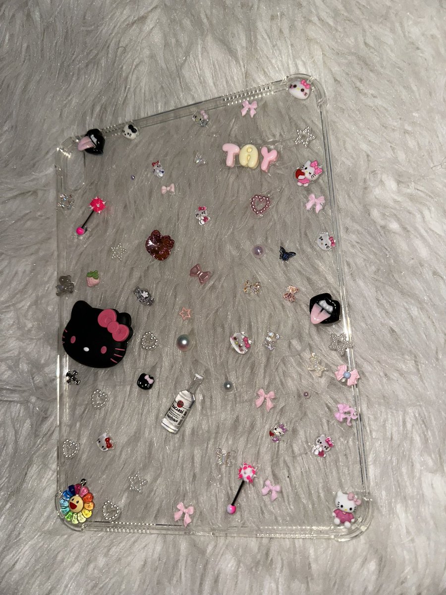 vibinwtx's tweet photo. @junkcasesbyt_ on IG!!! ππ#fypviraltwitter #junkcase #WomensArt https://t.co/ikIAAvSjhG