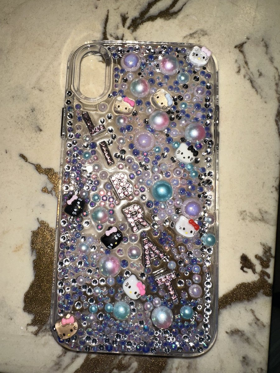 vibinwtx's tweet photo. @junkcasesbyt_ on IG!!! ππ#fypviraltwitter #junkcase #WomensArt https://t.co/ikIAAvSjhG