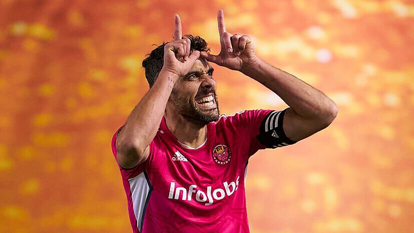 EL TRONO tweet media