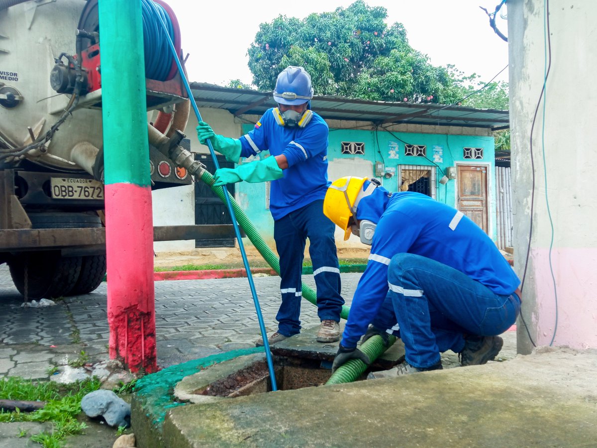 GadBalao's tweet photo. ¡Seguimos trabajando por un entorno más limpio y saludable! ✅

Hemos realizado trabajos de succión y desalojo en las cajas domiciliarias del sistema de alcantarillado con el servicio de Hidrocleaner en la ciudadela 12 de Octubre.

#SandyGómezPrimeraAlcaldesa https://t.co/UIO2U8cv0c