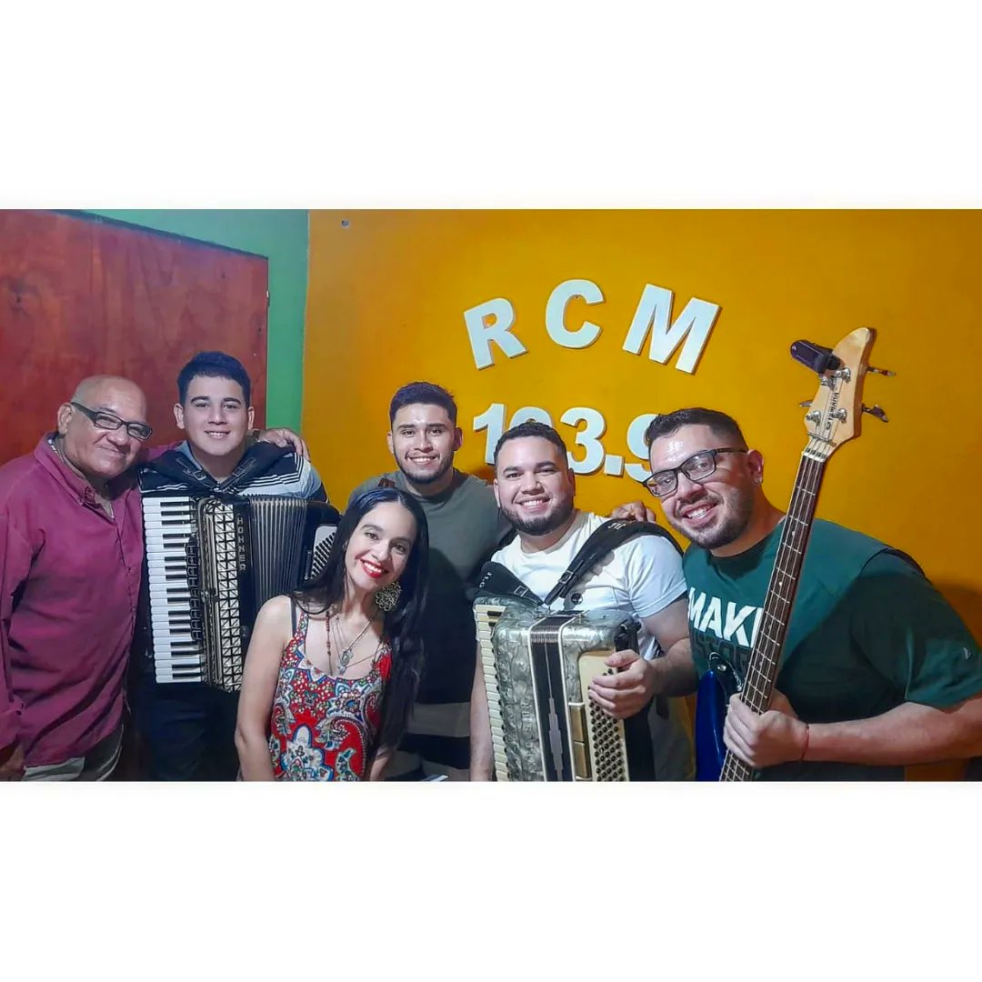 conacentog's tweet photo. Hoy nos visitaron "Cautivando" desde Villeta, Paraguay 🇵🇾👏🏽 un gusto recibir a nuestros hermanos paraguayos. ¡Que se repita!

#conacentoguarani #cautivando #chamamé #Corrientes #argentina #paraguay #intercambiocultural https://t.co/KLZv44iOdO
