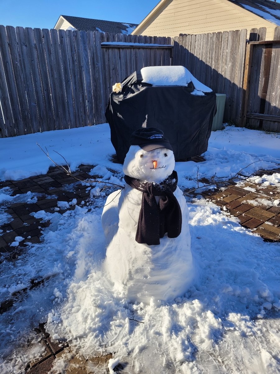 ReubenVega's tweet photo. Built a Snowman yesterday. https://t.co/HtSkKWYBOX