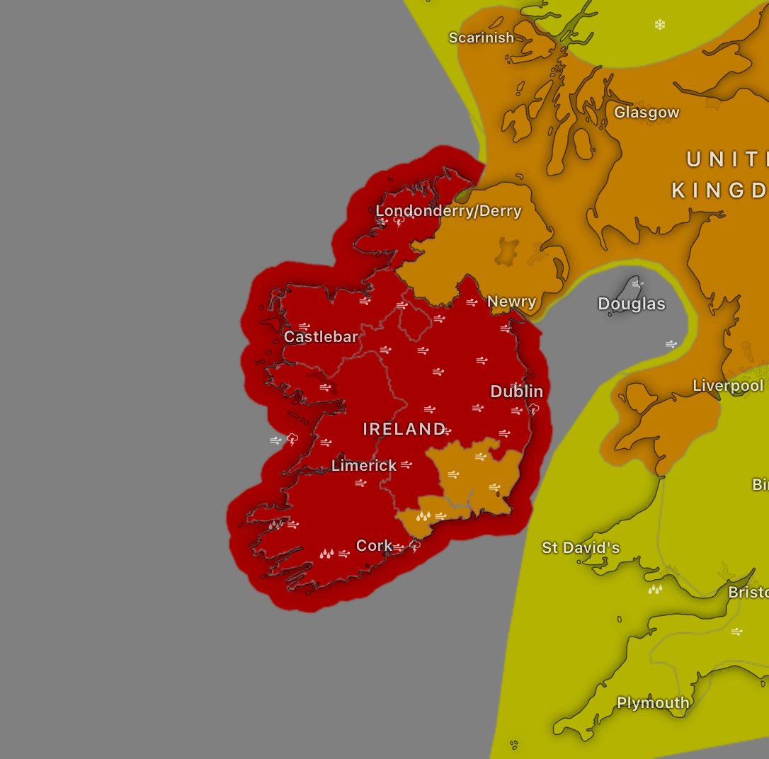ExtremeMeteo's tweet photo. Alerte rouge lancée en Irlande pour l'arrivée de la #tempête #Eowyn dans la nuit de jeudi à vendredi. Des rafales de vent à plus de 180 km/h sont à craindre sur les côtes et plus de 130 à 150 km/h dans les terres, cette tempête se décalera ensuite sur la Grande Bretagne en restant "violente".
Des alertes rouges à venir sont probables pour l'Irlande du Nord et l'Angleterre. 

C'est une tempête vraiment violente dont on parle pour les Iles Britanniques, peut être la plus violente depuis des décennies si la prévision se vérifie.

De très gros dégâts sont malheureusement à prévoir.

Pour rappel, la France demeurera à l'écart et un simple coup de vent classique concernera les côtes de la Manche avec des rafales de 90 à 100 km/h.