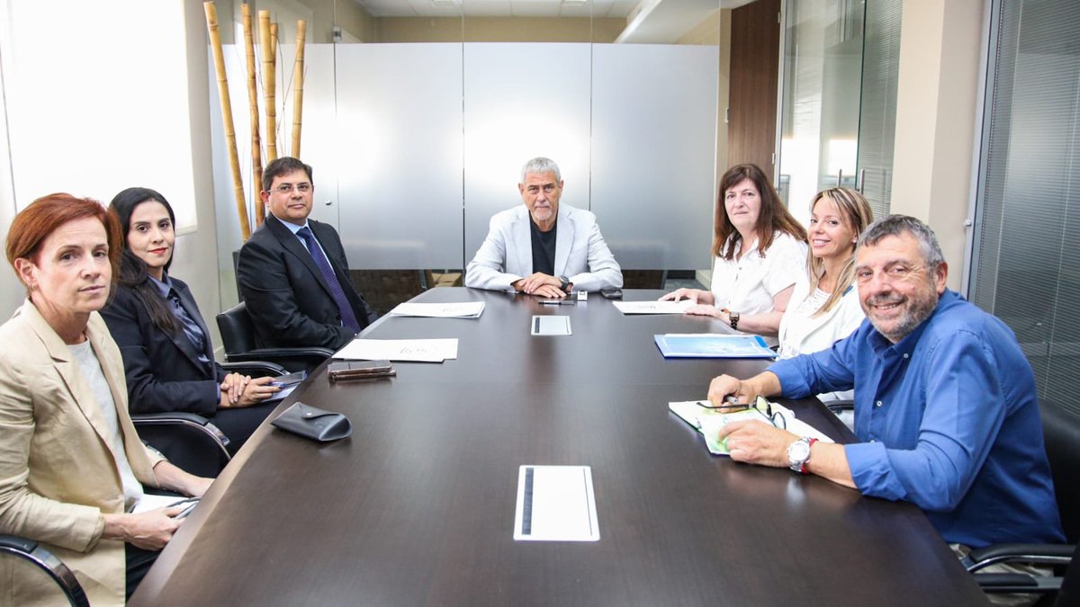 jorgeferraresi's tweet photo. Nos reunimos con la Embajada de Pakistán 🫱🏼‍🫲🏽

Recibimos al Embajador @Hassan_A_Khan y la Consejera de Comercio, Nazish Sami. Exploramos posibilidades de importación y exportación, y avanzamos sobre las posibles colaboraciones comerciales entre empresas de su país con Avellaneda. https://t.co/xnS50onQiZ