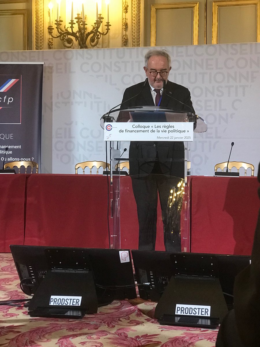 Conclusion du très beau colloque sur les règles de financement de la vie politique, au <a href="/Conseil_constit/">Conseil constit</a>, par Jean-Philippe Vachia, président <a href="/cnccfp_officiel/">CNCCFP</a>.
Merci à tous les intervenants et au très nombreux public jusqu’au bout de la journée. Merci au Président <a href="/LaurentFabius/">Laurent Fabius</a>.