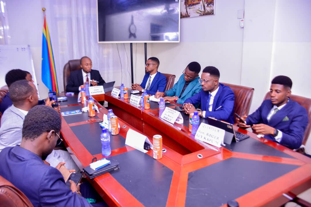 JSasongo's tweet photo. Le parlement des jeunes du kasaï central s'inscrit dans la vision du chef de l'État @fatshi13 , et promet de soutenir la commission qui sera mise en place par le président de la Republique dans le cadre de reformes constitutionnelles . https://t.co/LysJPfqEQ9