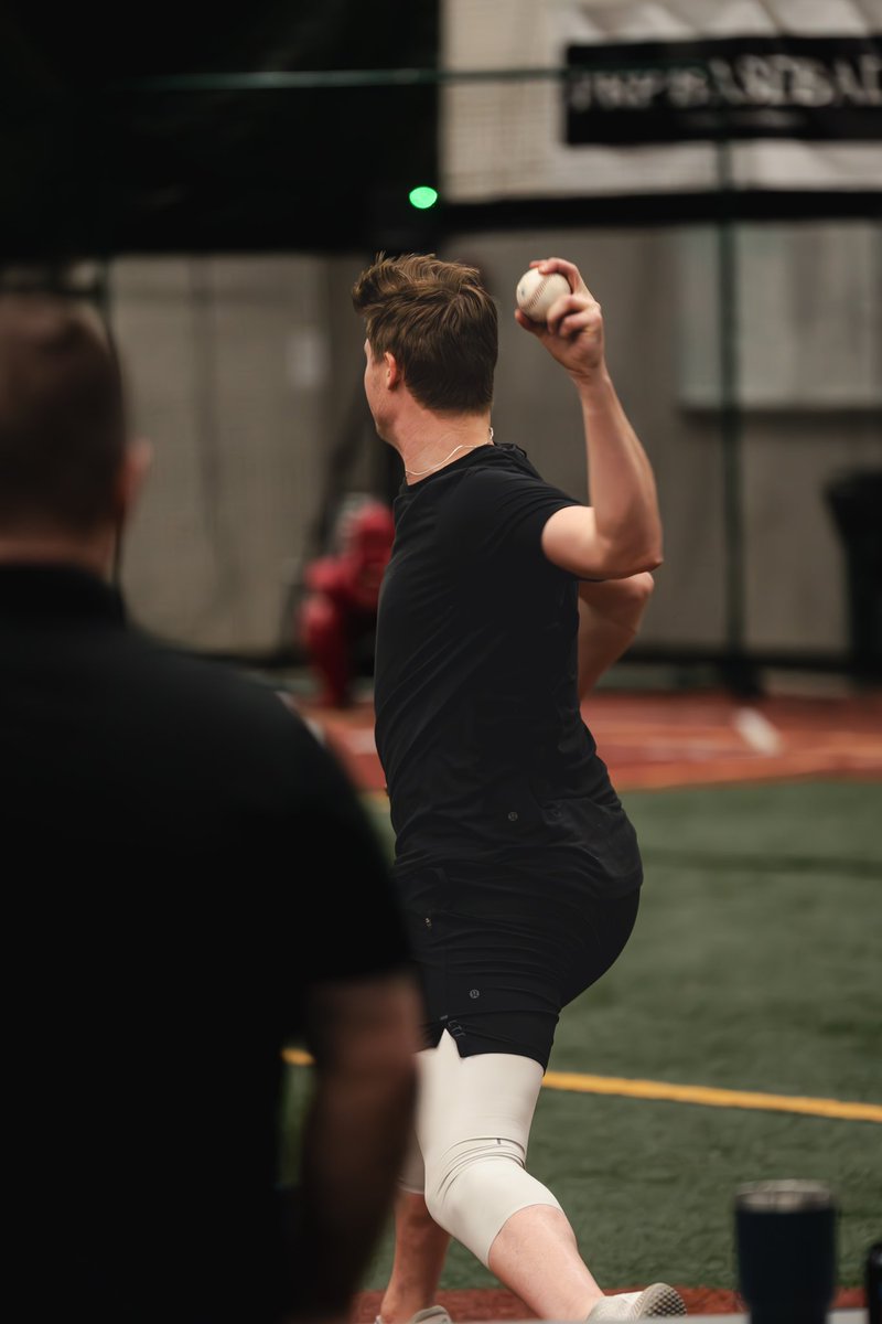 PRPBaseball101's tweet image. Nothing ends a solid bullpen like a P/C bro hug.

#ProPRP