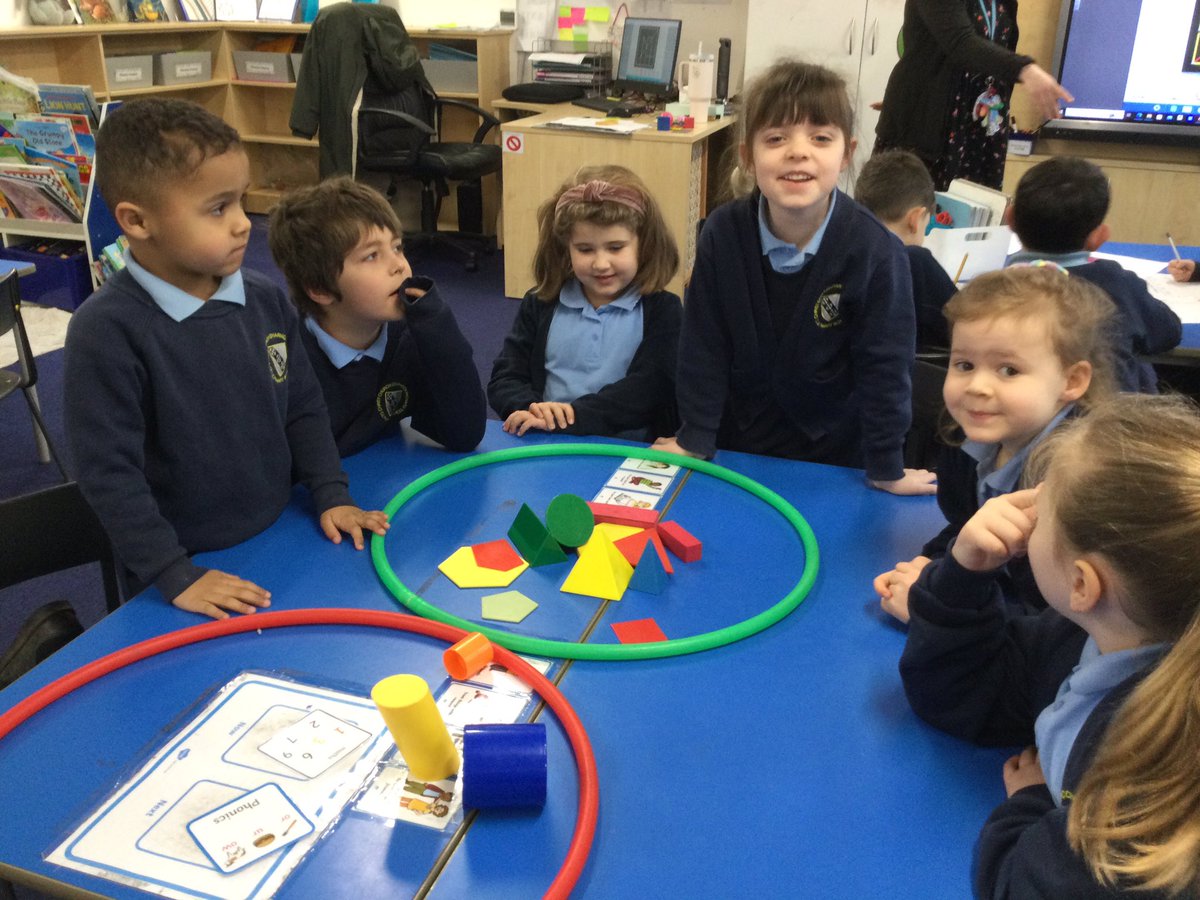 CCCRPrimary's tweet photo. Y1 have been looking at all things shape today with different activities! #cccrmaths #cccry1 https://t.co/fYD7Zzr6si