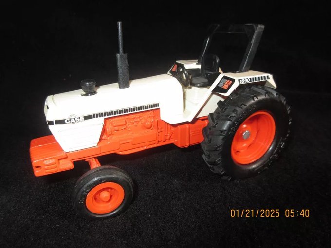 rusticrelics04's tweet photo. https://t.co/Z3G3Dw1RgB #FarmEquipment #TractorCollection #FarmMachinery #Agriculture #Gleaner #tractors #Ebay #farmer #farming #farmlife #tractor #Mechanic #mancave #collection #case #caseih #JohnDeere #plow #Rustic #NewHolland #cockshutt #Massey #AllisChalmers #Agra #Industrial https://t.co/fdCvQytJxC