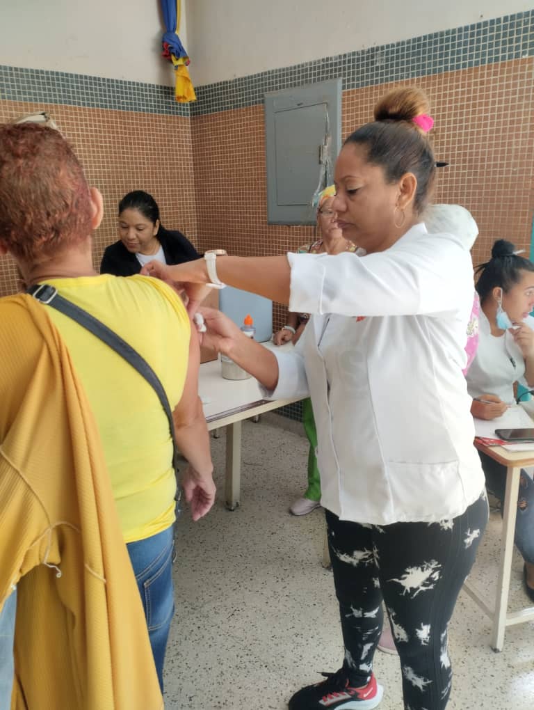 Se realiza Jornada de Salud en el CDI Gran Colombia Parroquia Santa Rosalía Distrito Capital. Brindando una excelente atención al pueblo venezolano.
#CubaPorLaVida