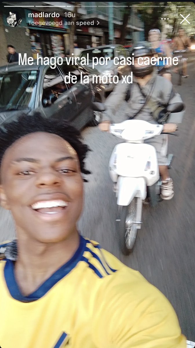 IShowSpeedHQ's tweet photo. 🚨| BREAKING: The person who stole Speed’s earring is the guy who Speed previously took a selfie with on his motorbike 🤯🤯

La persona que robó el pendiente de Speed es el tipo con el que Speed se tomó una selfie previamente en su moto! 🤯🤯 https://t.co/pEK3Gj5NYL