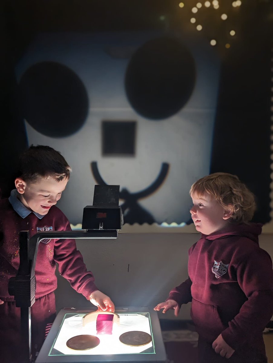 MrsJamesBHPS's tweet photo. #NurseryBHPS have enjoyed exploring light and shadows. Just look at the concentration and smiles! @BeaufortHillPri @EAS_EarlyYears https://t.co/uDAzpKMkJv