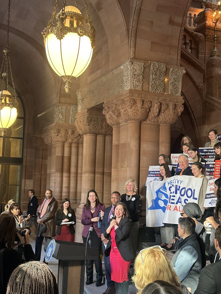NoKidHungryNY's tweet photo. @SenDeanMurray She made the impossible happen - NY is months away from #Meals4AllNY thanks to the leadership, passion and dedication of #HungerHero, @votejgr https://t.co/LHvk49q5SR