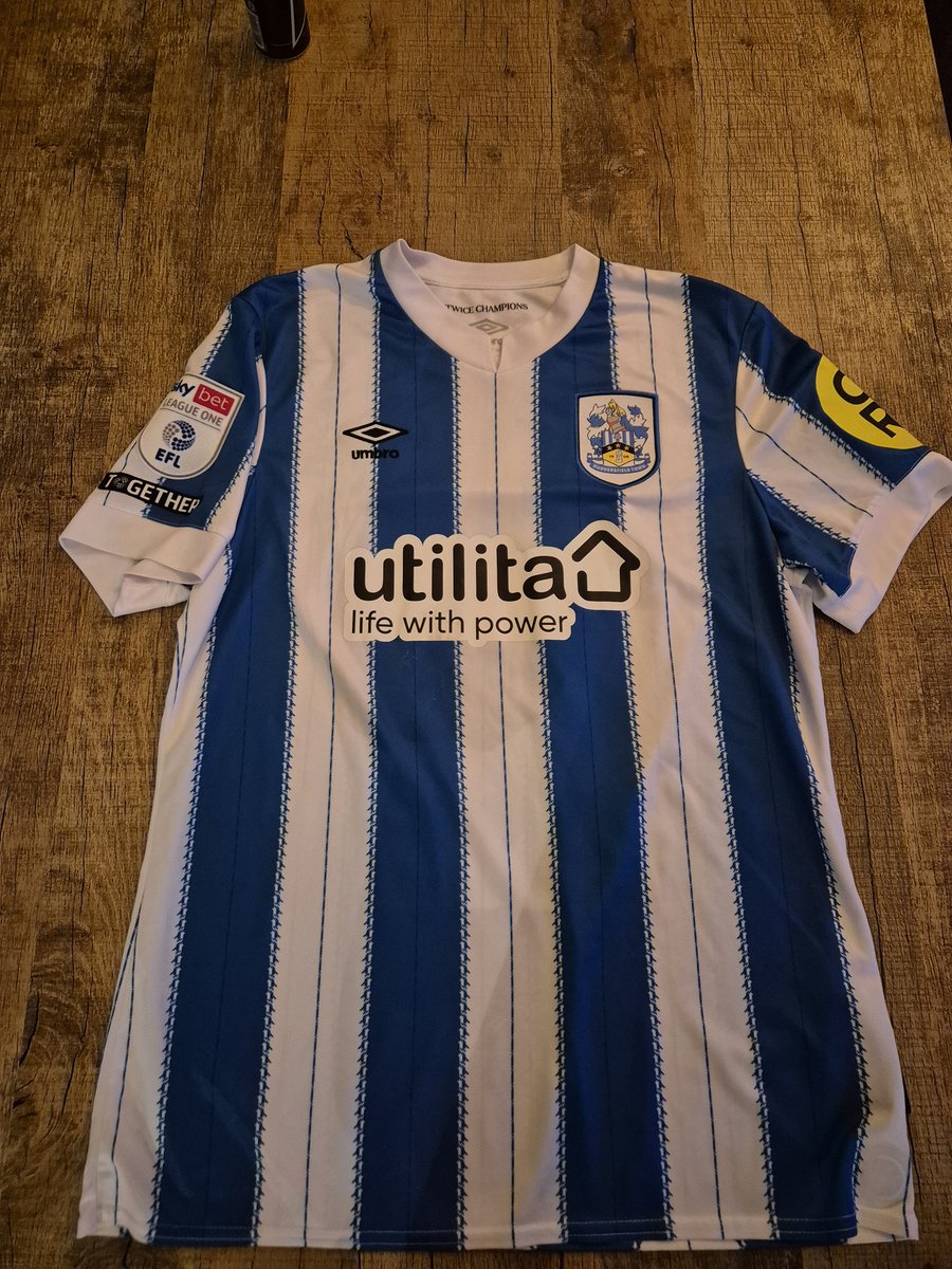 kelvinzon's tweet photo. Prachtig matchworn shirtje van @htafc @MatchWornShirt https://t.co/PVFR12IDW4