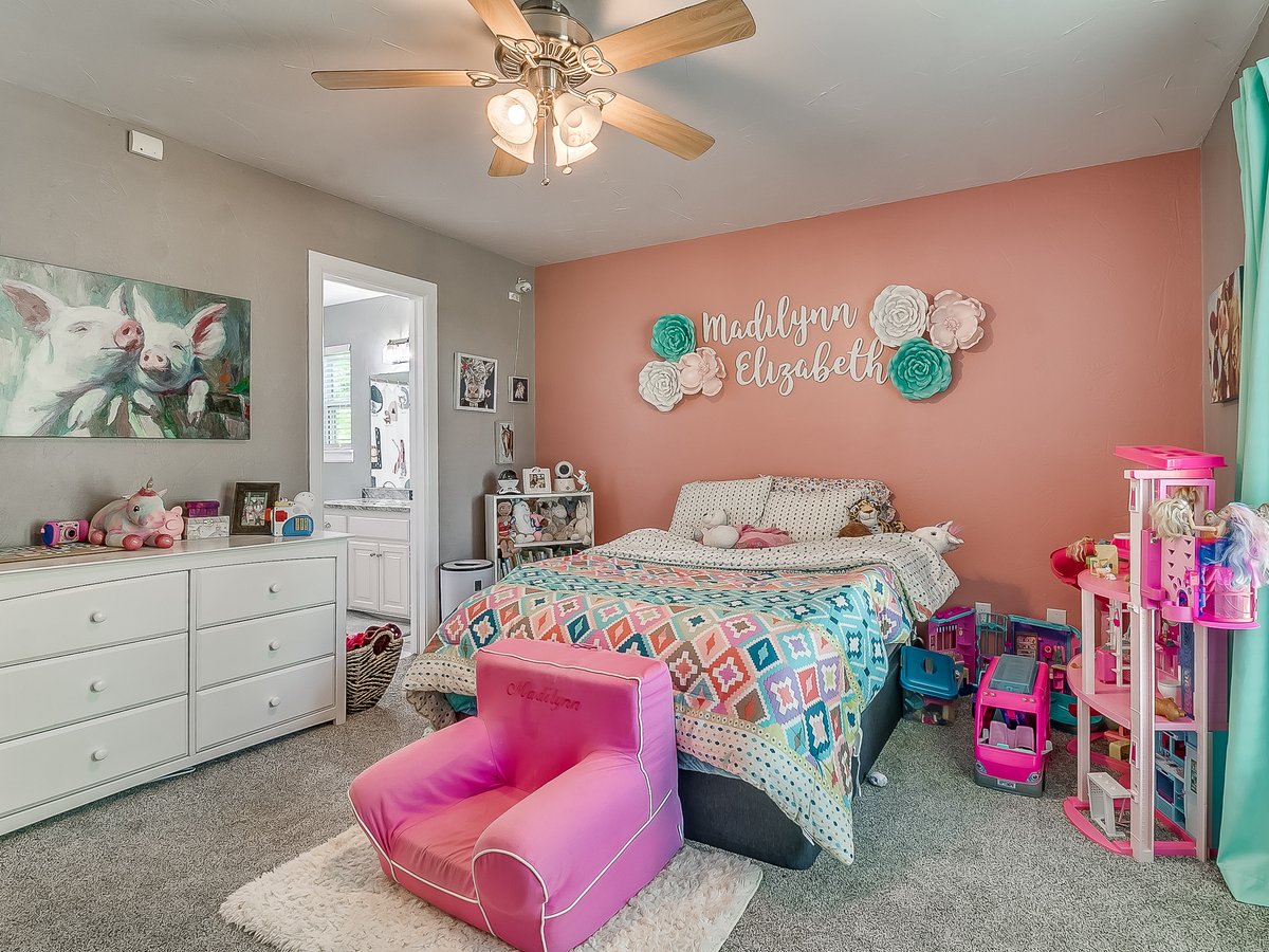 WyattPoindexter's tweet image. 📍 1816 Golf Course Drive, El Reno, OK 73036

Need space for hobbies? This home has a workshop &amp;amp; 3-car garage for all your gear and projects. 🚗🔨

#1816GolfCourseDrive #WorkshopSpace #ElRenoOK #LuxuryLiving