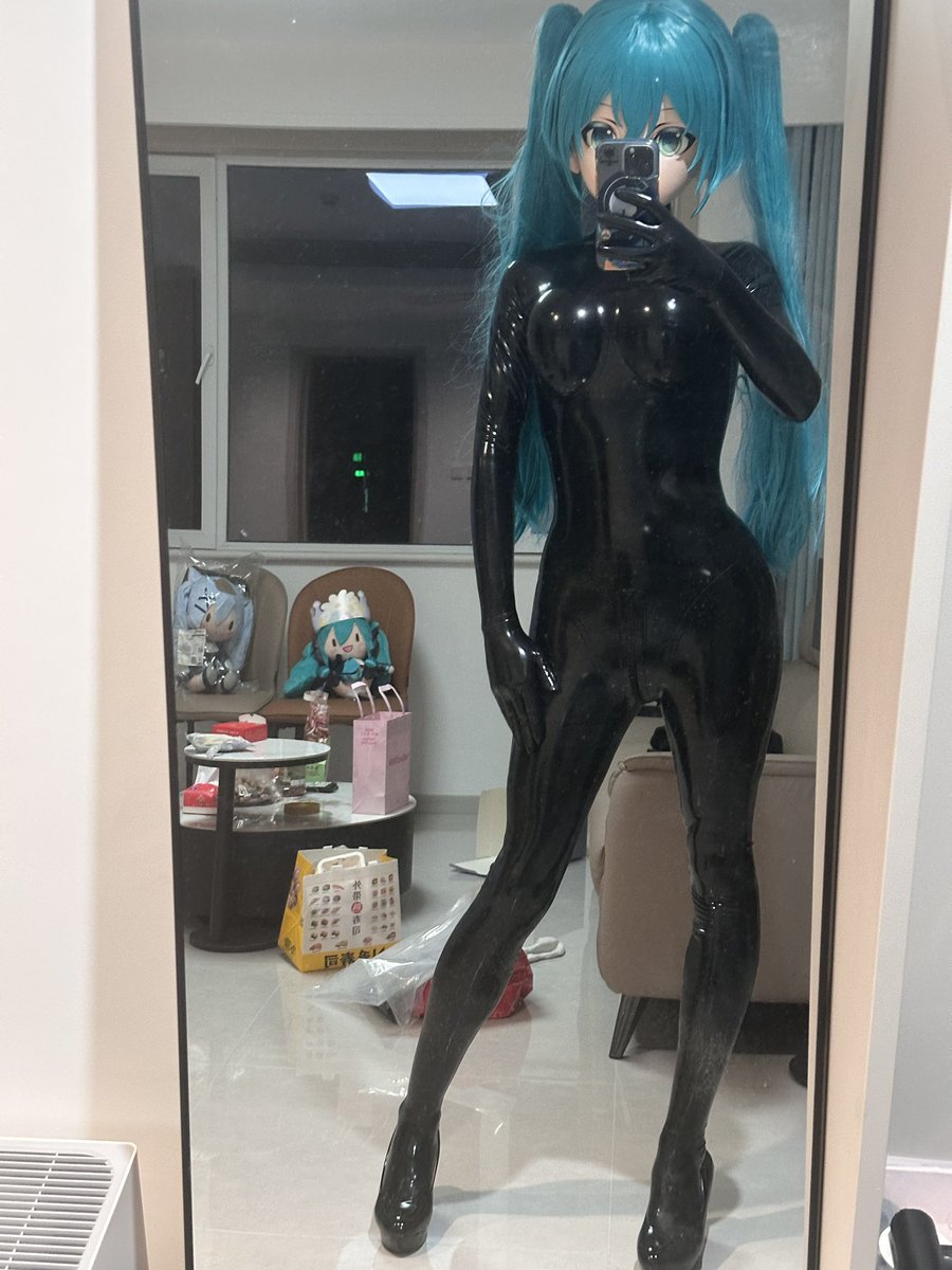 乳胶乳胶
#Miku #kigurumi  #latex