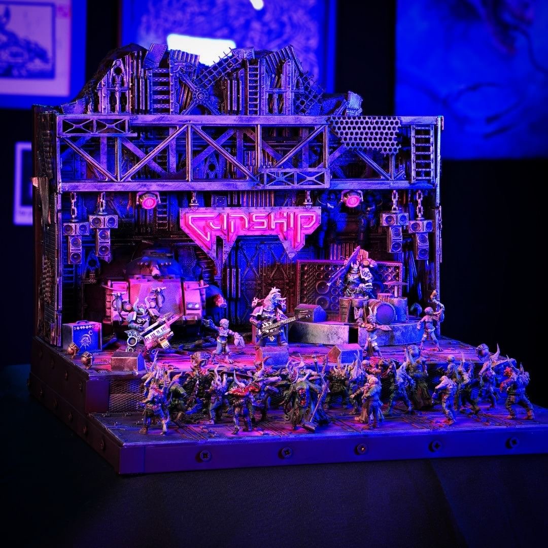 GUNSHIPMUSIC's tweet image. WINNER WINNER CHICKEN DINNER! 🌑⚔️
The winner of this epic GUNSHIP Warhammer 40K diorama is: doompig83 (YouTube)
Many millennia ago on the UNICORN album signing tour we met a young lad who brought along, and then actually gifted us a Khorne Berzerker model. What a cool…