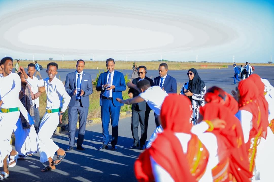Sadaam cabeeye (@sadaam_2) on Twitter photo Wafti ka socda dalka somalia ayaa lagu soo dhaweeyey Garoonka Diyaaradaha Garaad wiil waal ee Magalada jigjiga, wakhtigan ayaa ka qaybgali doona xuska 32sano guurada munaasibada Aas aaska DDS.<a href="/BashiirWabax/">Bashiir-Wabax</a> @FrauSchwarz3 <a href="/MunaLayla1/">Muna-Layla Hers</a> <a href="/OmerziadIbrahim/">MP. Omer-Ziad Ibrahim Ahmed πͺπΉ</a> <a href="/MukhtarAlaska/">Mukhtar Alaska</a> Wafti ka socda dalka somalia ayaa lagu soo dhaweeyey Garoonka Diyaaradaha Garaad wiil waal ee Magalada jigjiga, wakhtigan ayaa ka qaybgali doona xuska 32sano guurada munaasibada Aas aaska DDS.<a href="/BashiirWabax/">Bashiir-Wabax</a> @FrauSchwarz3 <a href="/MunaLayla1/">Muna-Layla Hers</a> <a href="/OmerziadIbrahim/">MP. Omer-Ziad Ibrahim Ahmed πͺπΉ</a> <a href="/MukhtarAlaska/">Mukhtar Alaska</a>
