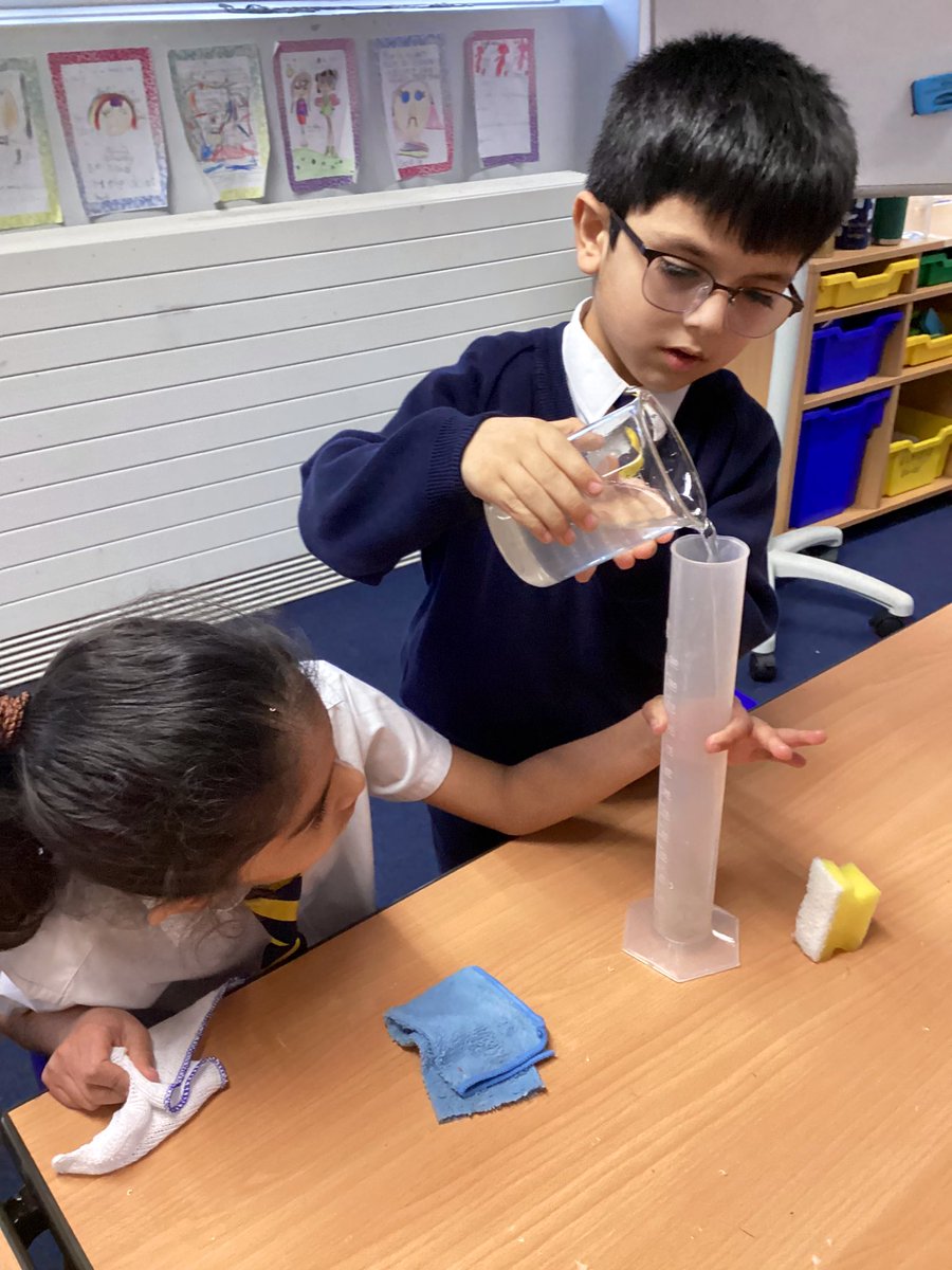 PrestonParkPrim's tweet photo. In Science, Year 2 tested different materials to see which was best for cleaning up a spillage! ๐งCan you guess which one was the most absorbent: paper towel, microfibre cloth, dish towel or sponge? ๐งฝ #LearningToday #LeadingTomorrow https://t.co/sBgYLtrT8G