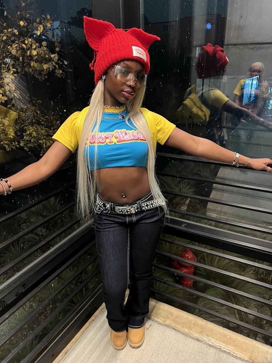 Ayeee I’m back bitches did y’all miss me?