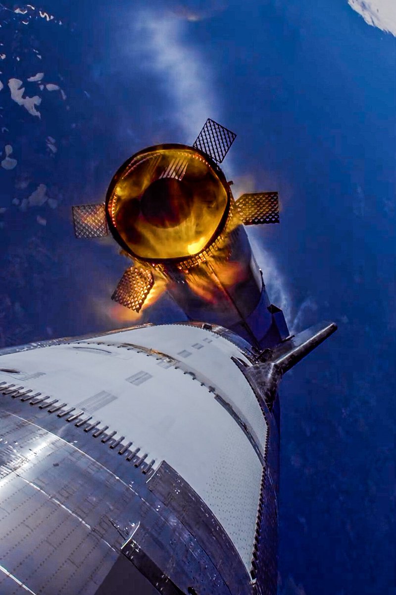 Boneyardsafari's tweet photo. A look at the separation of Starship (Ship 33) from the first stage last week. #starship #ship33 #spacex #aviationsafari #aviationpreservation #boneyardsafari #aviationadventures https://t.co/oRQpS13pB6