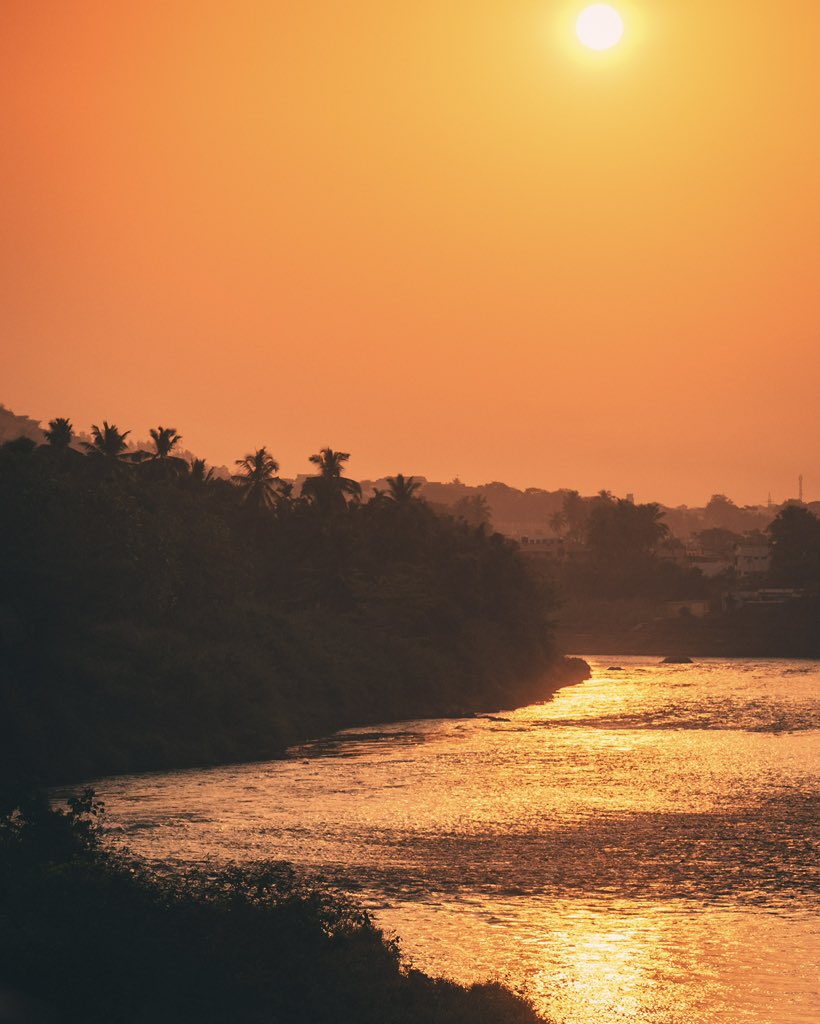 SamuelSoundara2's tweet photo. It’s water Wednesday 

Share a picture of water . 

Bhavani river at sunrise , Mettupalayam . 

#nature #beautiful #landscape #photooftheday https://t.co/WotkcqpPnw