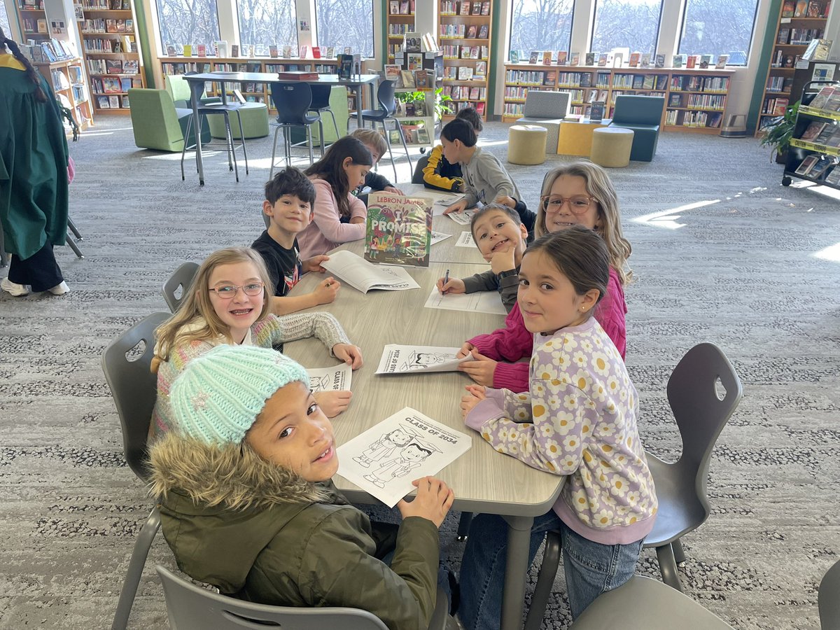 SMSouthTDain's tweet image. Let’s GO Raider Nation! So excited to welcome @BrookridgeSMSD SM South Class of 2034 today for our @KingJames “I Promise” Initiative! @theSMSD @DrMichaelSchum1 #Classof2034 #FutureRaiders
#RaiderPride🔰#CultureWins