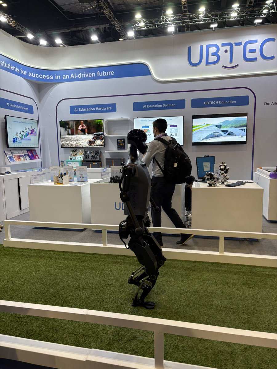 Darren Hurst tweet media