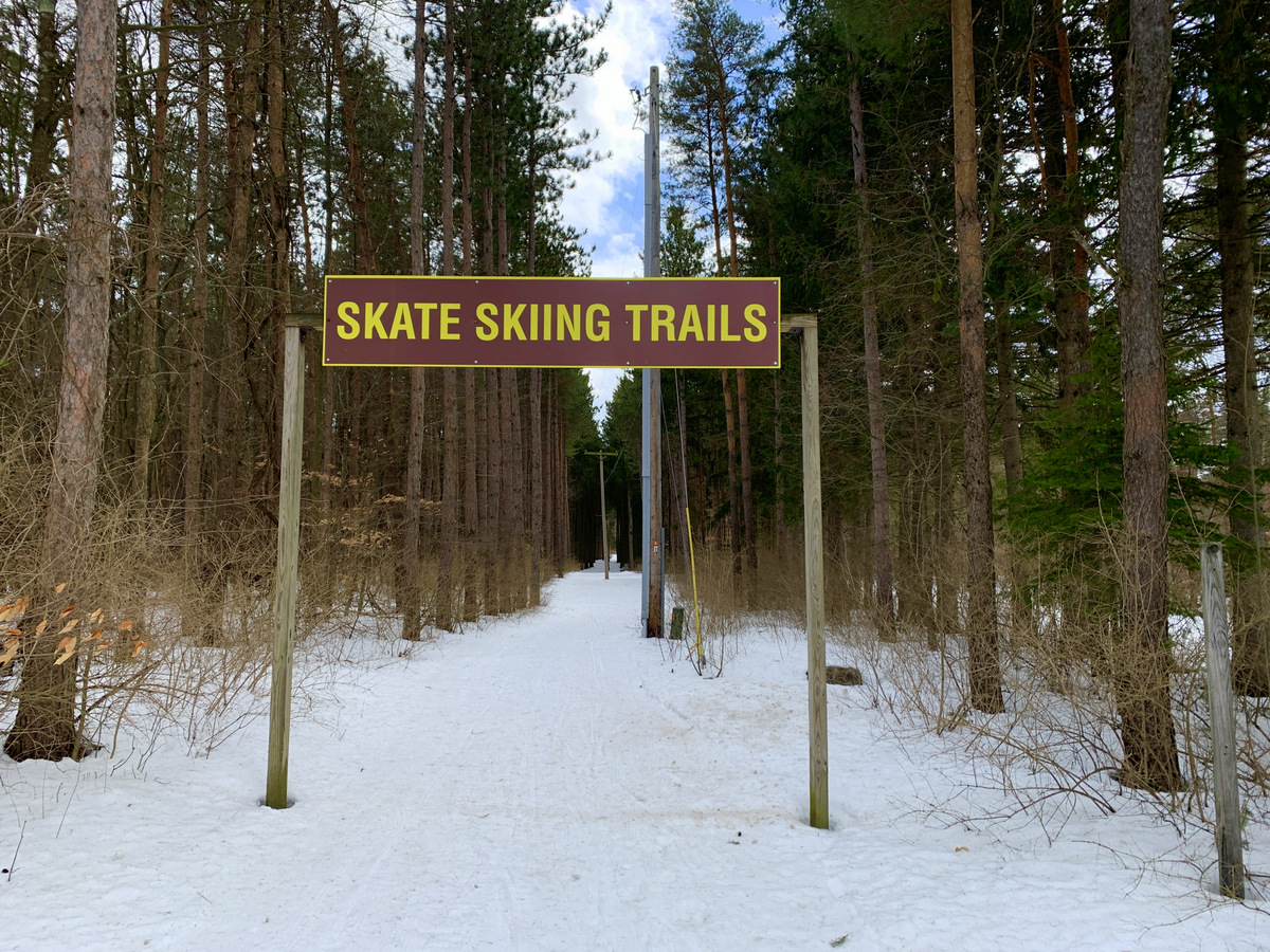 gofingerlakes's tweet photo. 🐾 The extensive network of trails at Highland Forest in Onondaga Co. includes over 20 miles of hiking/snowshoeing trails and many additional miles of skiing trails that weave through a variety of deciduous and coniferous forests. 

🌎 Learn more: https://t.co/TqnyfG1qej https://t.co/4BHAlnyzMU