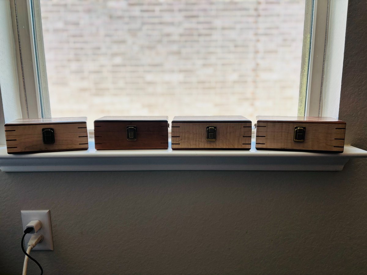 Charles_M_Bowen's tweet image. Been busy in my shop enjoying some time off during 4th year in anticipation for #GenSurgMatch2024! Many loupe boxes completed and numerous in production! Always tinkering with new designs. Featured here is one of my latest: The Guitar Top!
#match2024 #MedTwitter #surgery