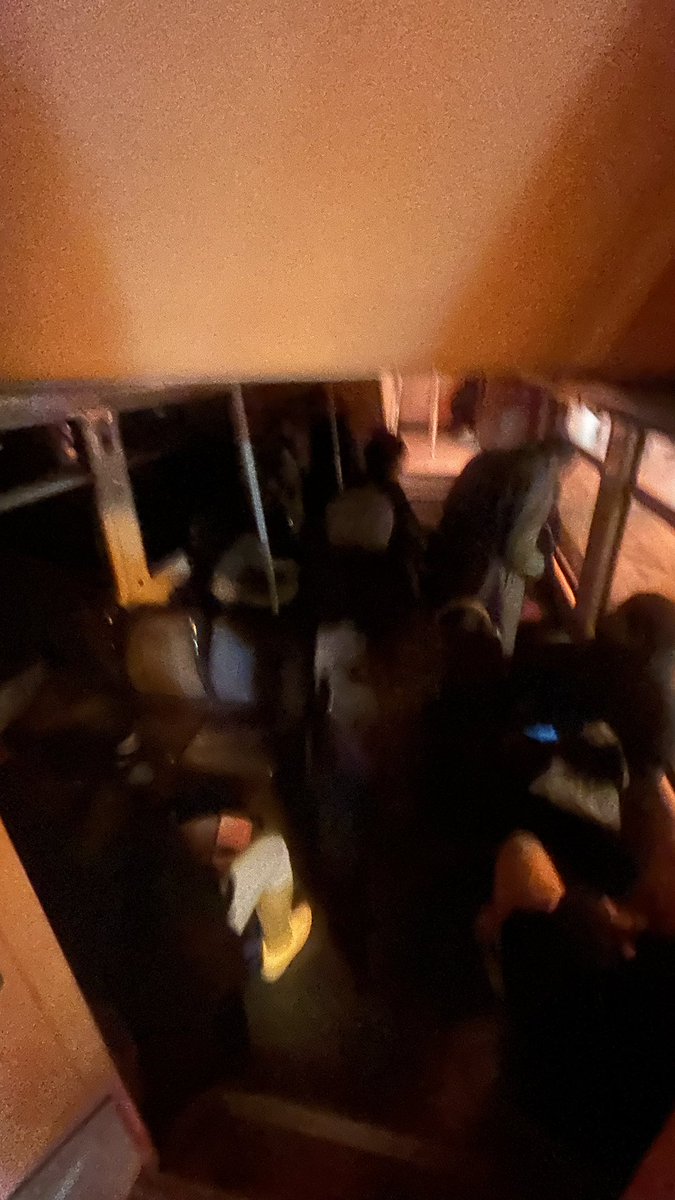 SomebobyIn's tweet photo. @RERE_T4_SNCF petit soucis dans le RER (CONY)en direction de Chelles et actuellement à Rosa Parks https://t.co/QVfITfXa1R